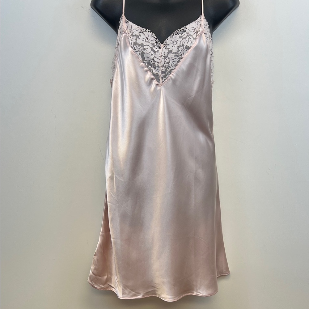Lilac & London Pink Satiny Lace V-Neck Women's Romantic Sleepwear Size M